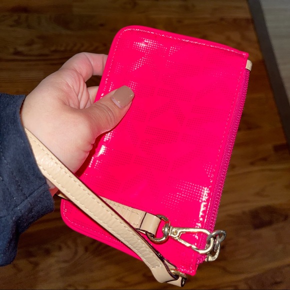 GREAT COIN BAG. SUPER CUTE & Only worn handful of times. 100% authentic - Picture 2 of 6